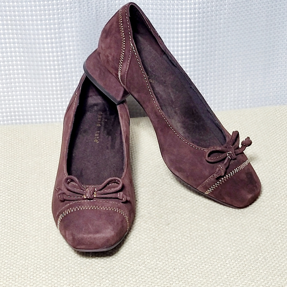 NWOT David Tate Suede Dark Brown Harriot Pumps Women's 6.5WW